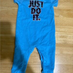 Nike Blue 'Just Do It' Baby Footie Romper with Graphic